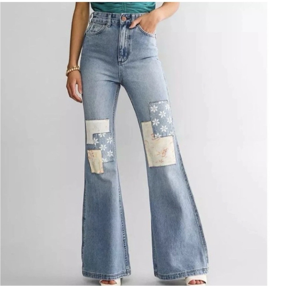 Wrangler X Billabong Bell Bottom Denim Jeans Size 29 Patch Flared Womens Hippie
